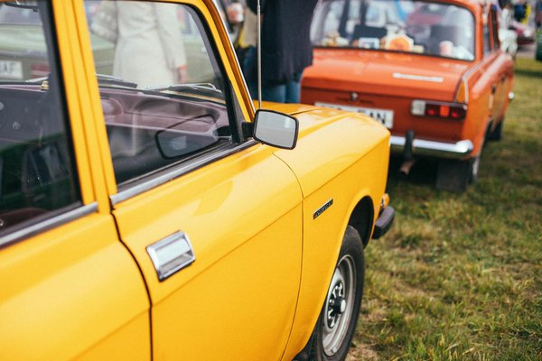 Quelles couleurs sont en vogue cette saison pour les femmes ?